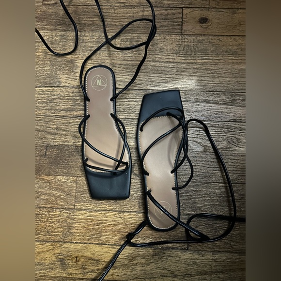 black strappy gladiator sandals - Picture 2 of 3